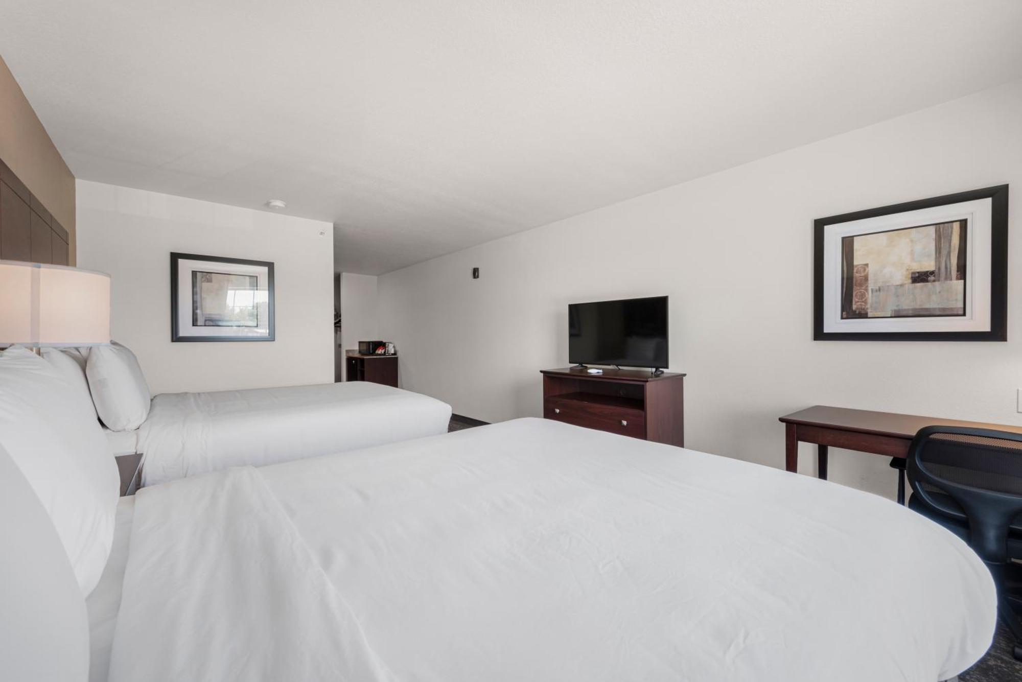 Cobblestone Hotel & Suites - Bellefontaine Exterior foto